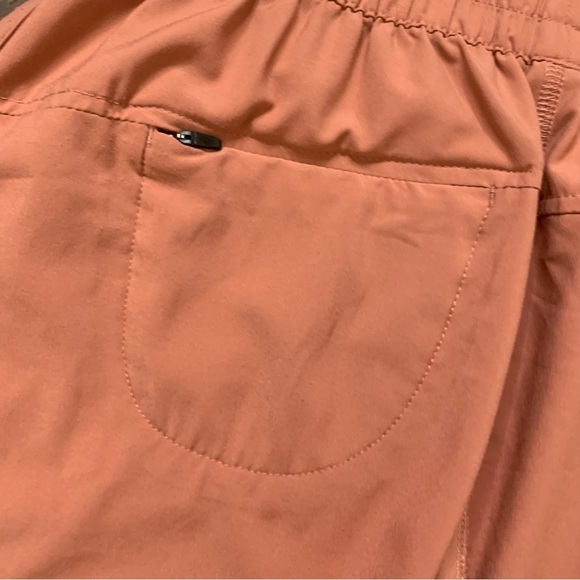 Vuori Womens athletic Dash shorts pockets S - Picture 4 of 8